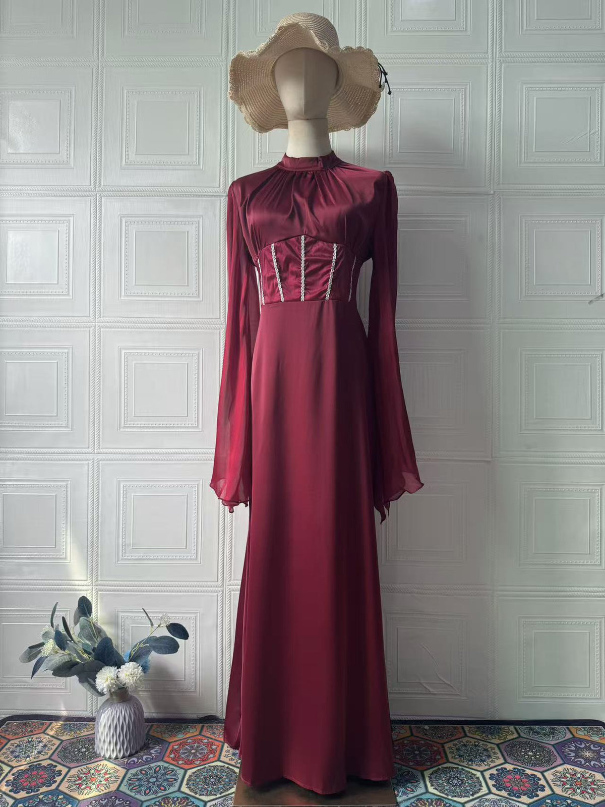 Vestido largo fluido de manga larga y cuello redondo