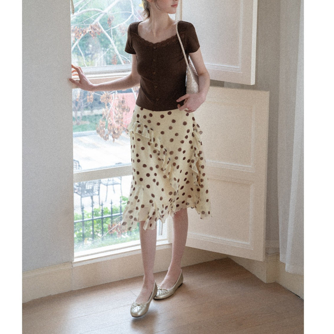 Falda midi amarilla de cintura alta y corte evasé