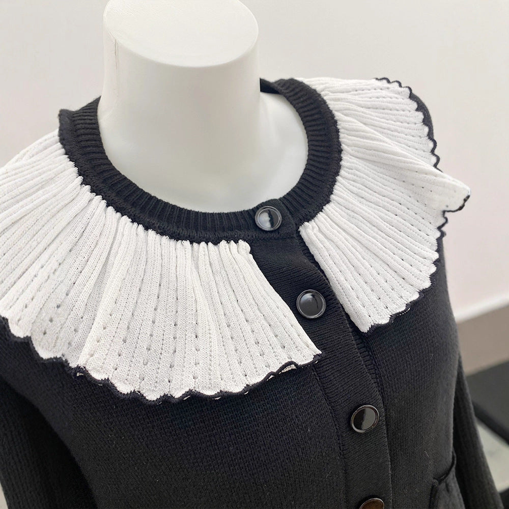 Cárdigan corto de punto con cuello de volantes