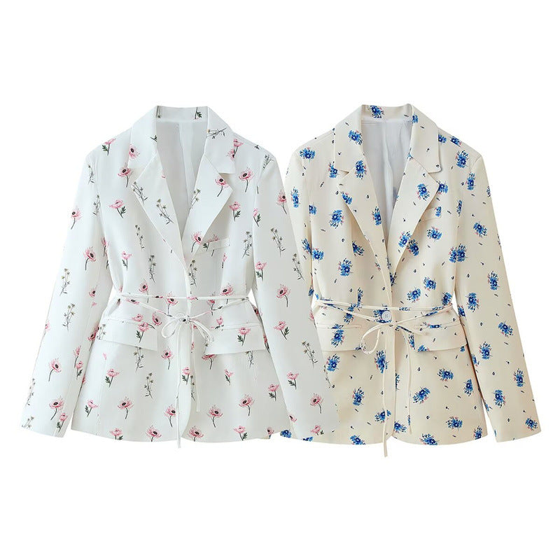 Blazer estampado elegante con cinturón y solapa