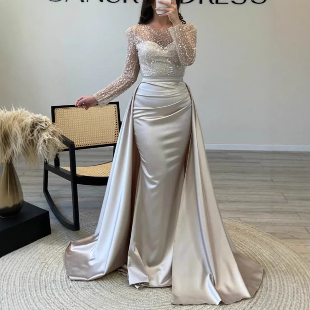 Vestido largo de noche con cuerpo de lentejuelas y falda satinada