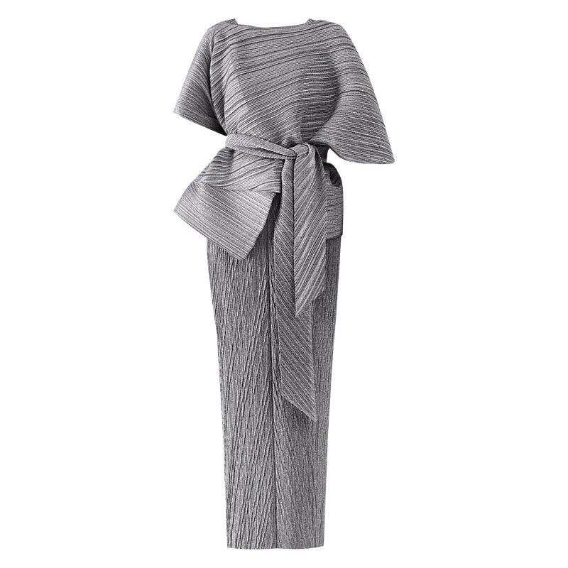 Conjunto plisado elegante de top de tirantes y falda larga