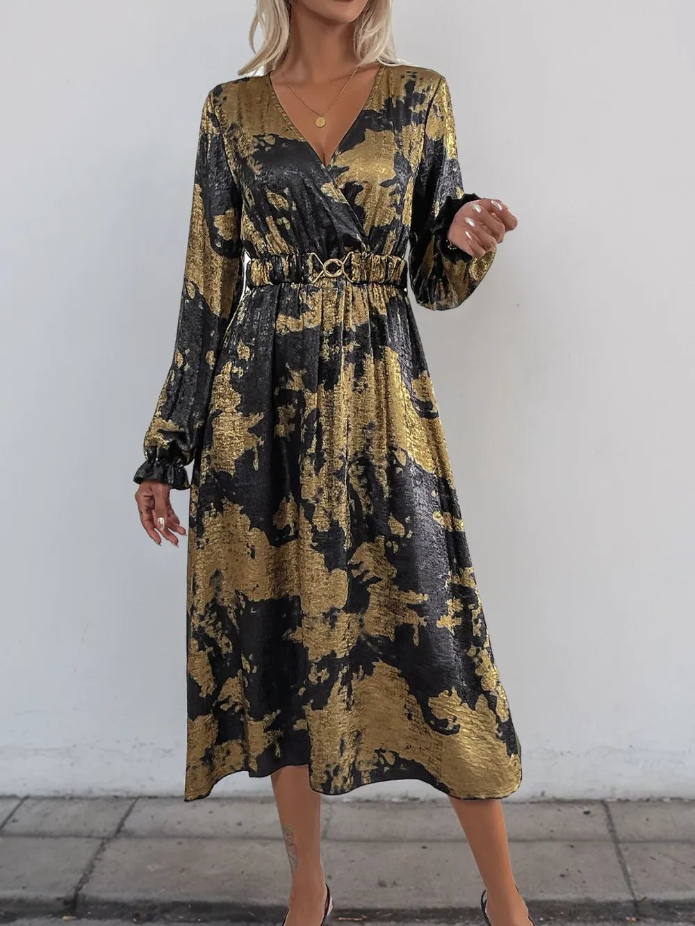 Vestido midi estampado cruzado de manga larga
