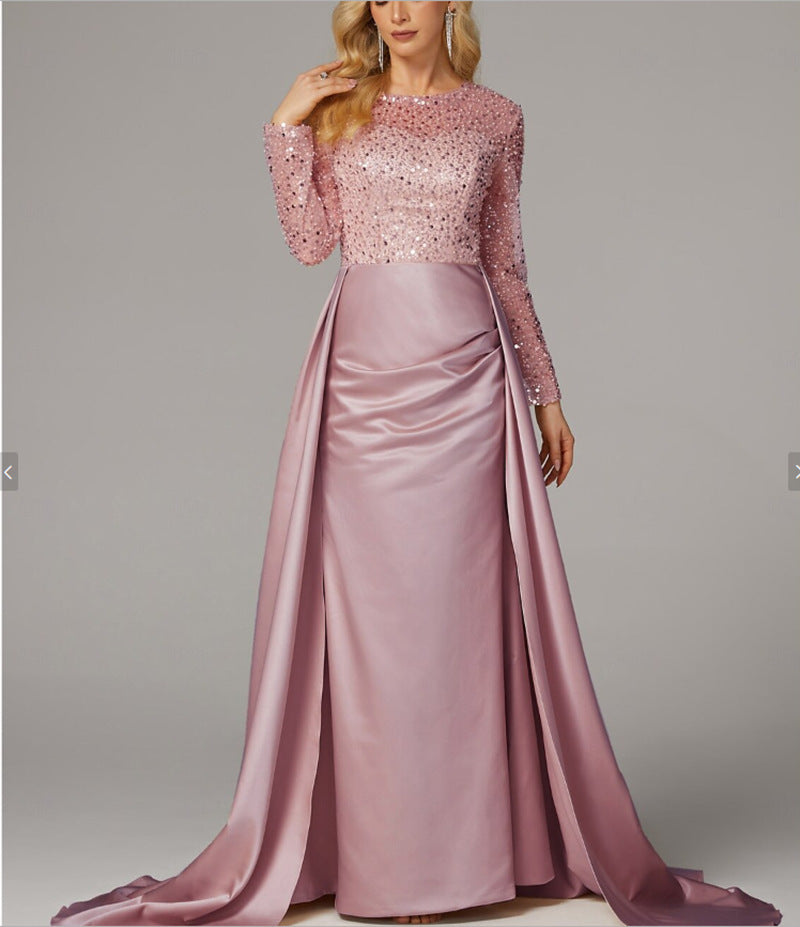 Vestido largo de noche con cuerpo de lentejuelas y falda satinada