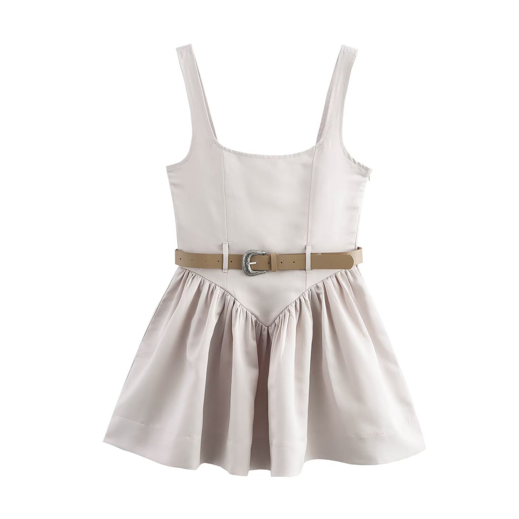 Vestido corto plisado con cinturón
