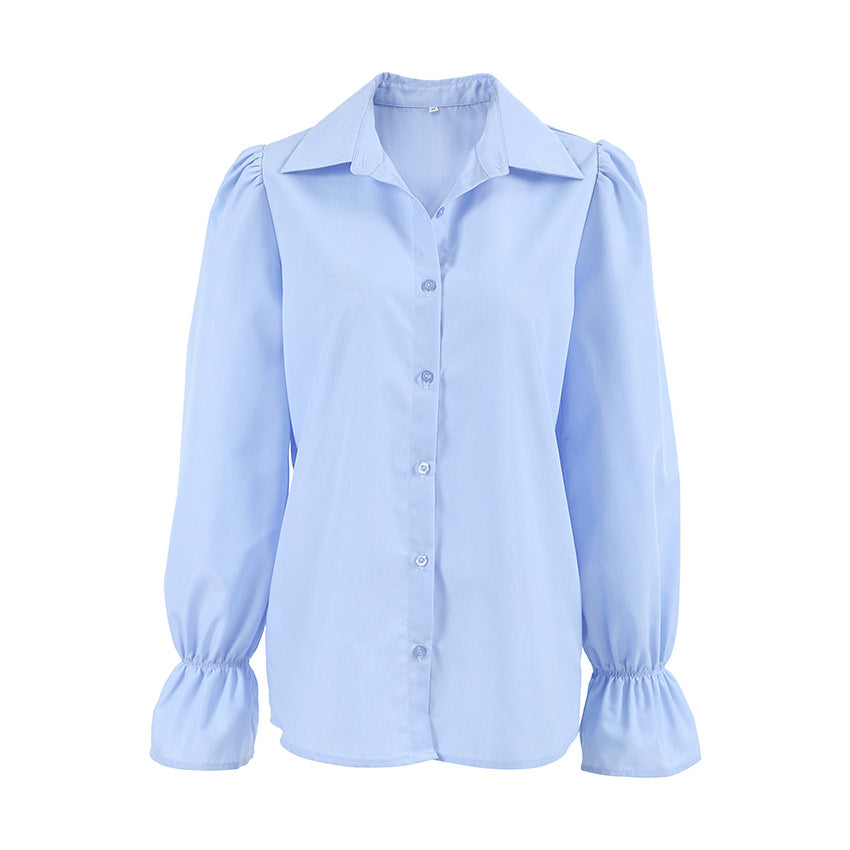 Top minimalista de manga acampanada con cuello camisero