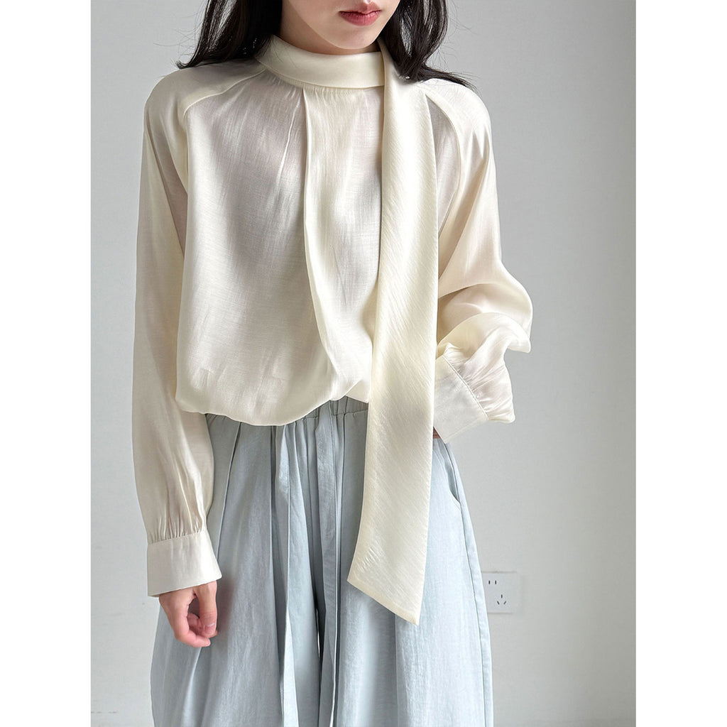 Blusa elegante de manga larga con cuello alto y lazo
