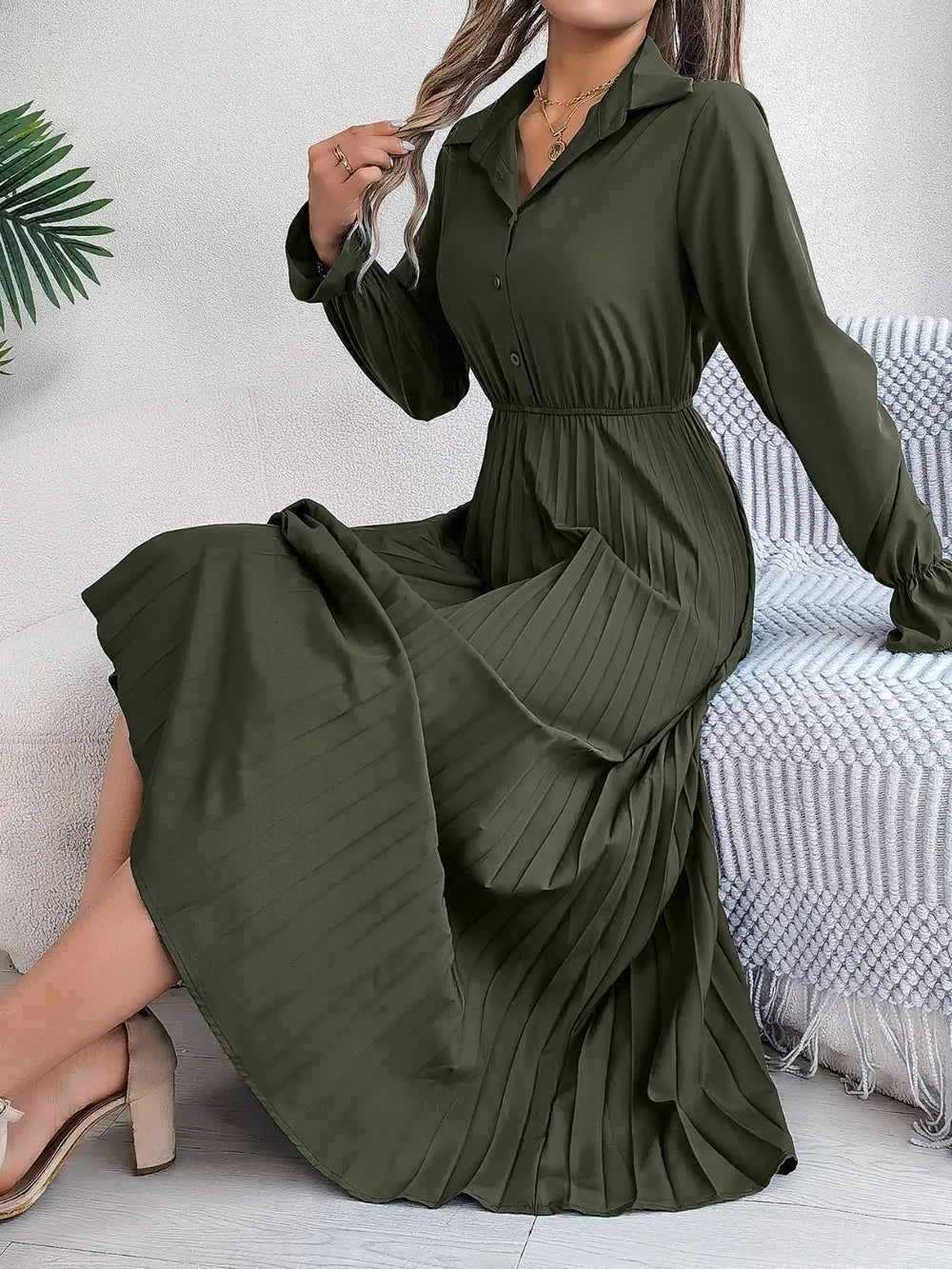 Vestido midi plisado camisero de manga larga