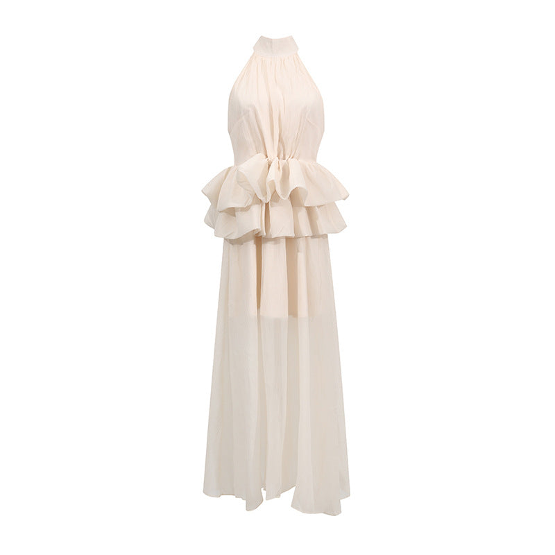 Vestido largo de ceremonia con cuello alto y volantes