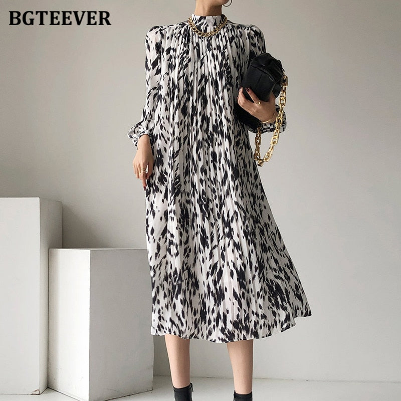 Vestido midi estampado de manga larga con cuello alto y lazada