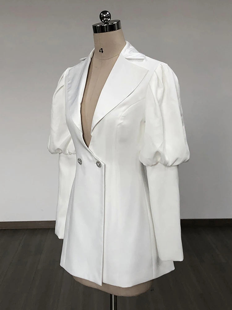 Vestido blanco con escote en V, botones y manga abullonada