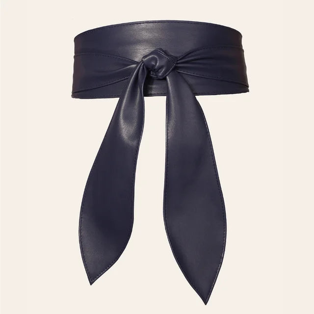 Cinturón ancho con lazo decorativo