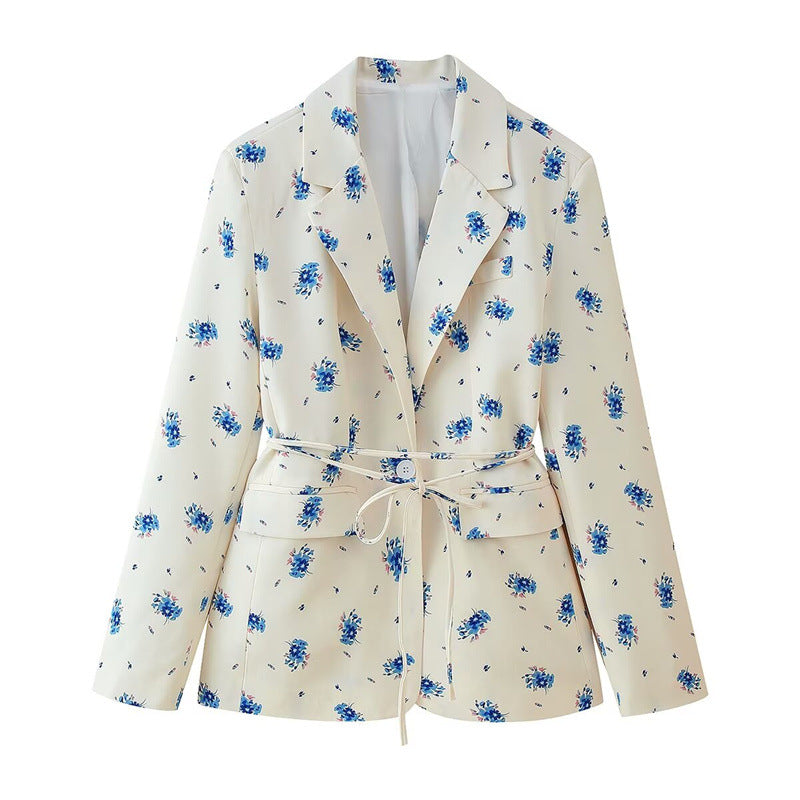 Blazer estampado elegante con cinturón y solapa