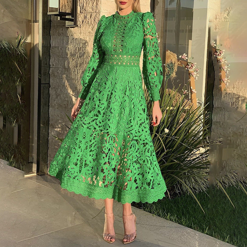 Vestido midi verde bordado de manga larga y cintura entallada