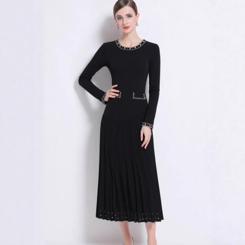 Vestido de punto plisado de manga larga con perlas