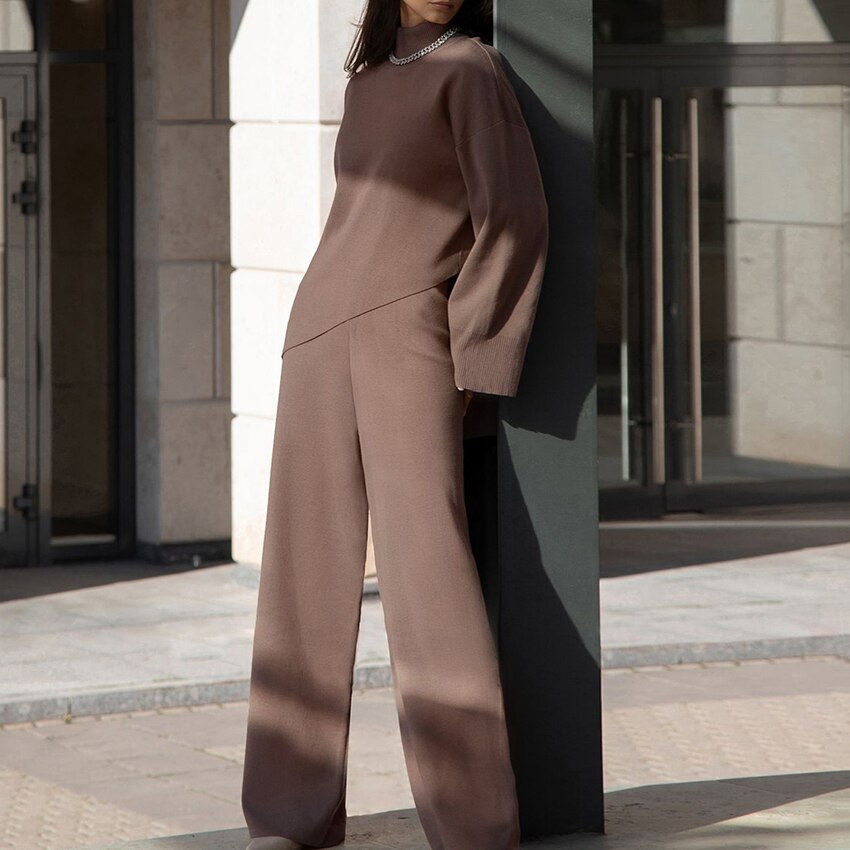 Conjunto elegante de jersey de cuello alto y pantalón ancho