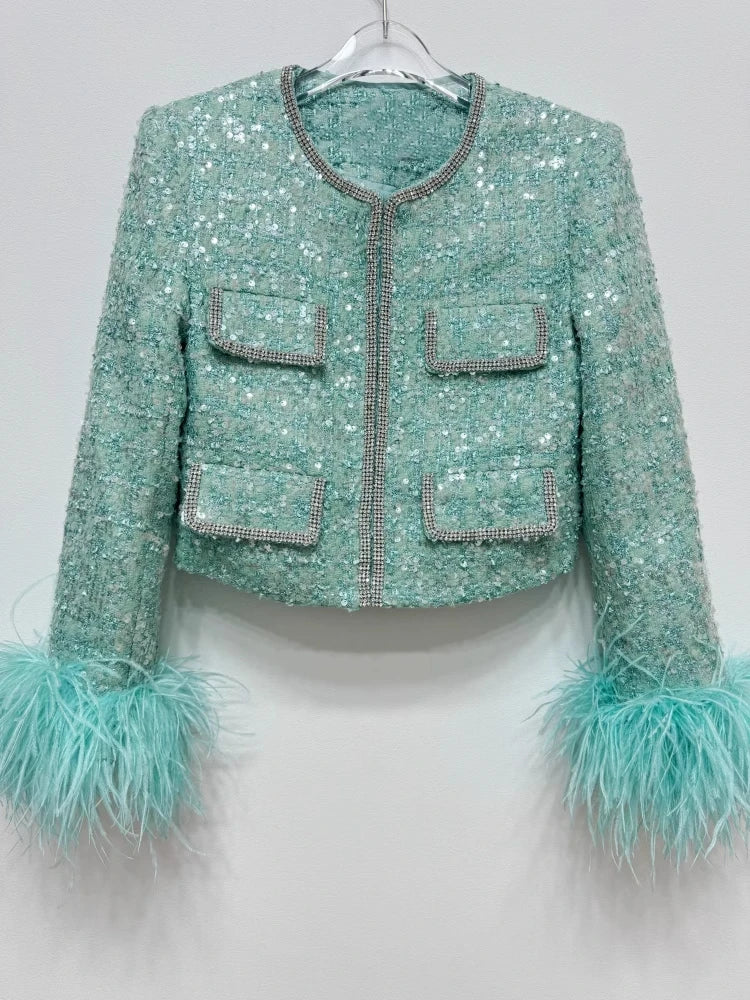 Chaqueta de lentejuelas con ribete de plumas