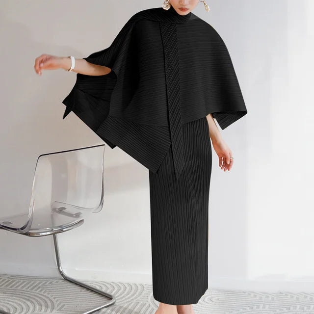 Conjunto plisado de vestido recto y chal asimétrico