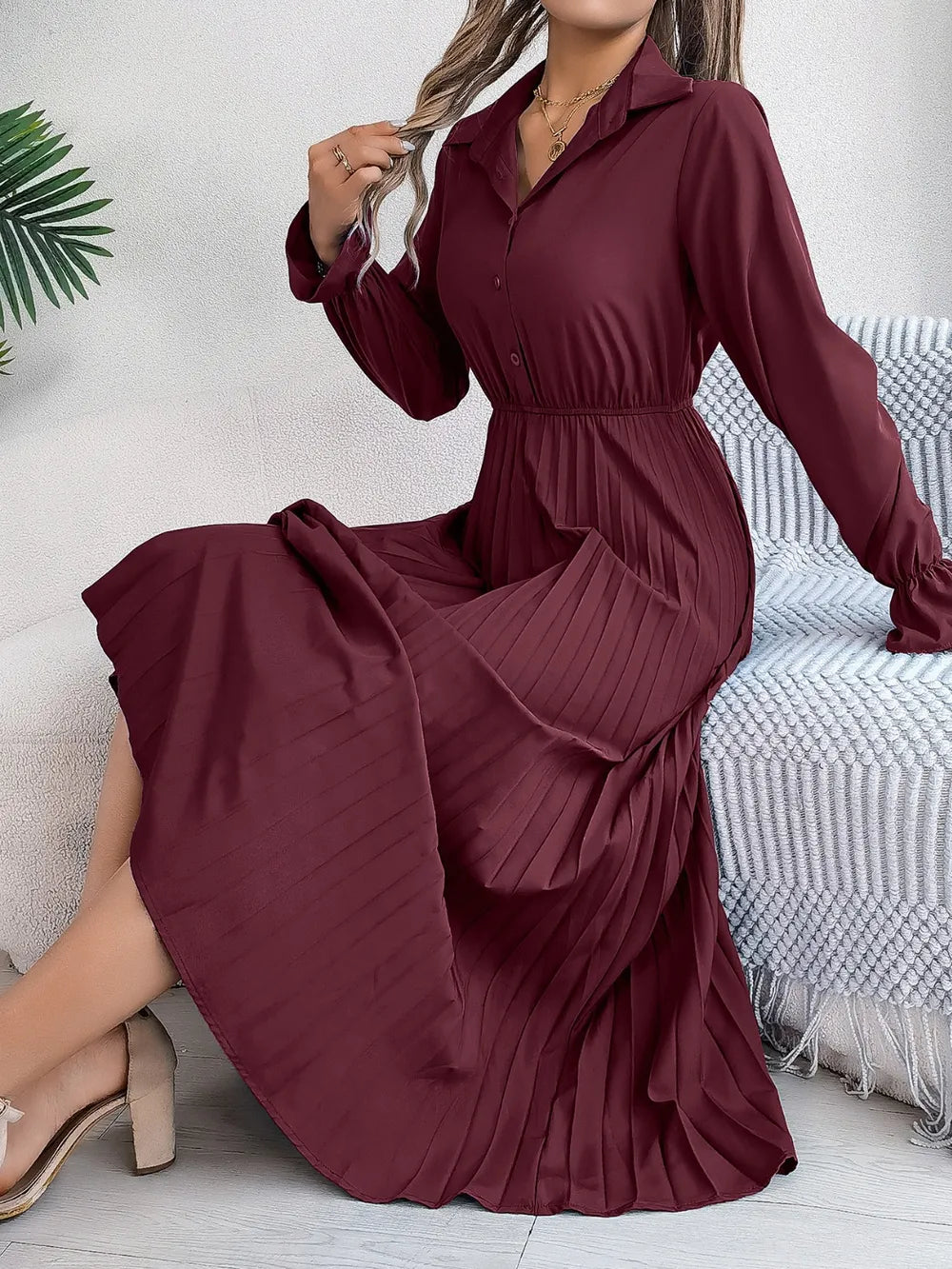 Vestido midi plisado camisero de manga larga