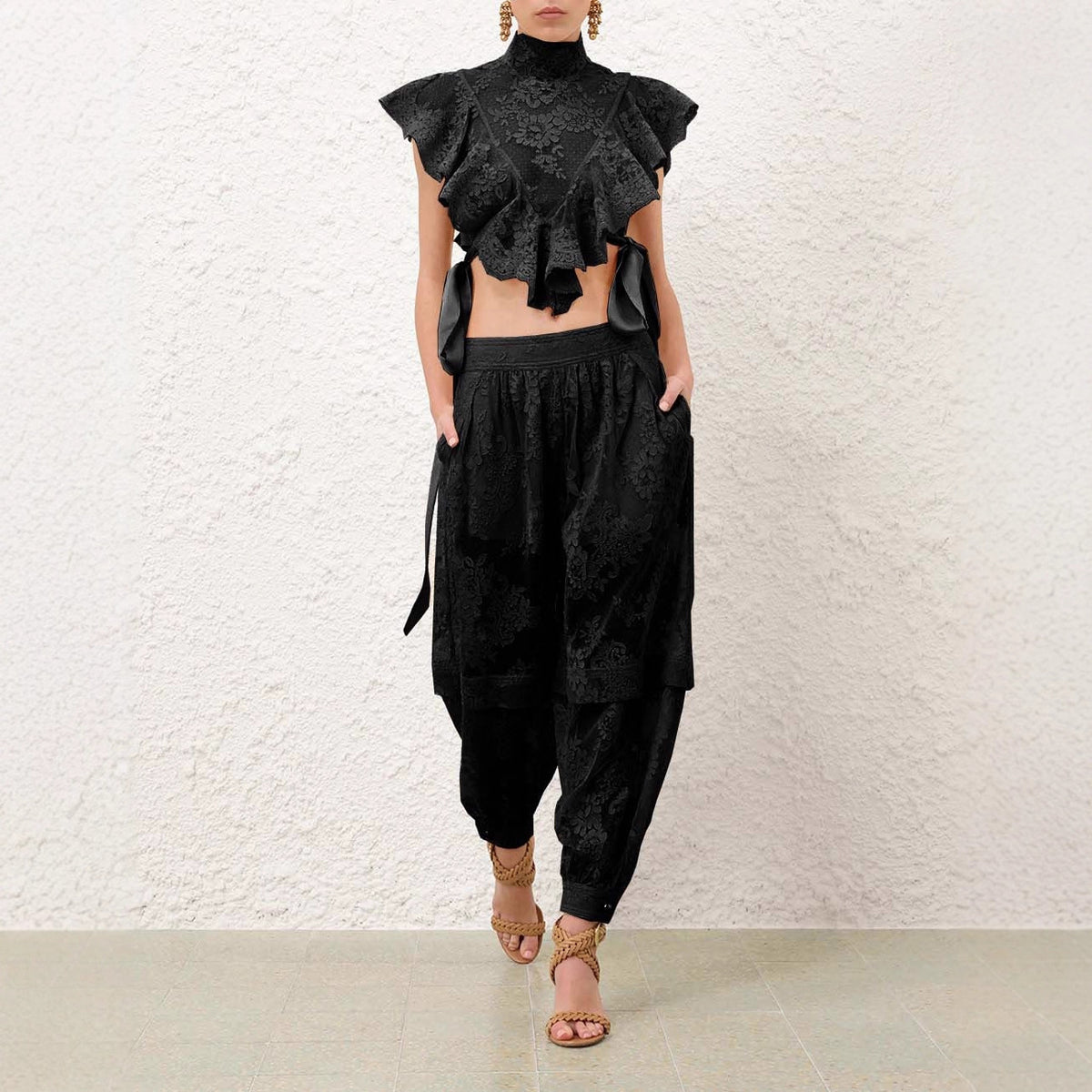 Conjunto sin mangas con top anudado y pantalón holgado