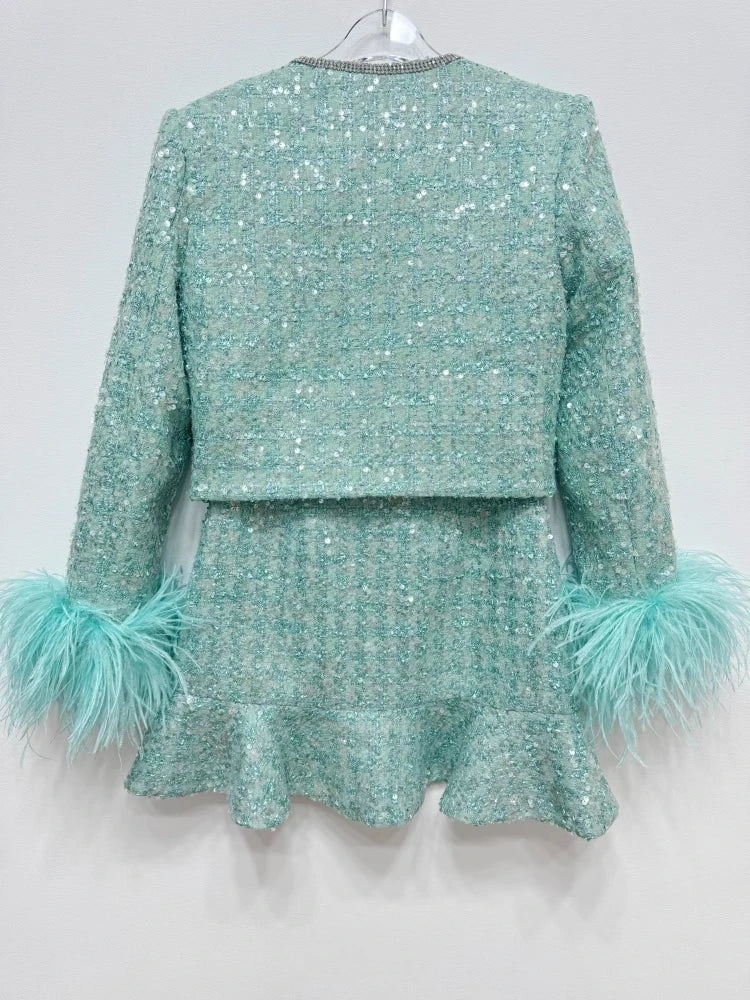 Chaqueta de lentejuelas con ribete de plumas