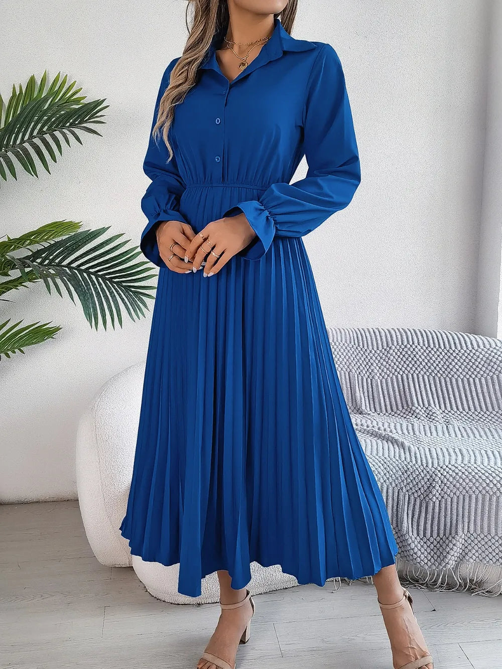 Vestido midi plisado camisero de manga larga