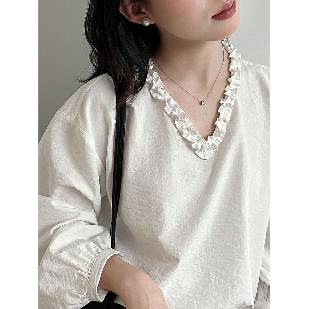 Blusa con escote en V, encaje y manga farol