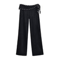 Pantalón acampanado con remaches