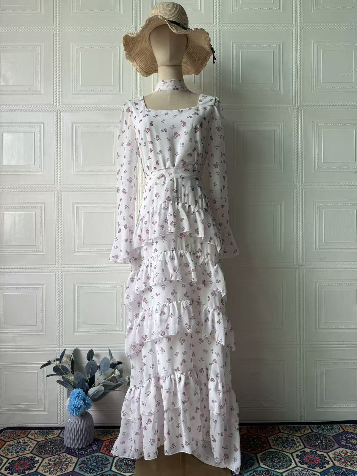 Vestido largo floral de manga larga con cinturón