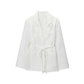 Blazer con cinturón y cuello de solapa