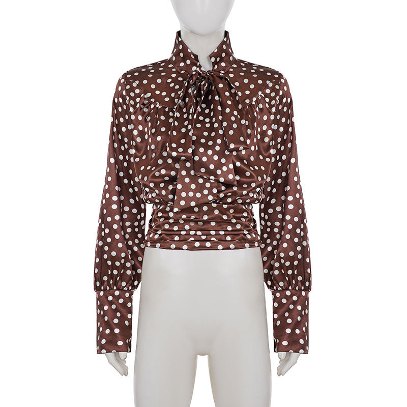 Blusa satinada de lunares con cintura anudada