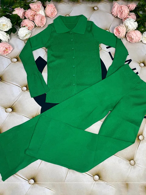 Conjunto de punto de dos piezas con cuello polo