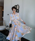 Conjunto floral elegante de camisa y falda larga plisada