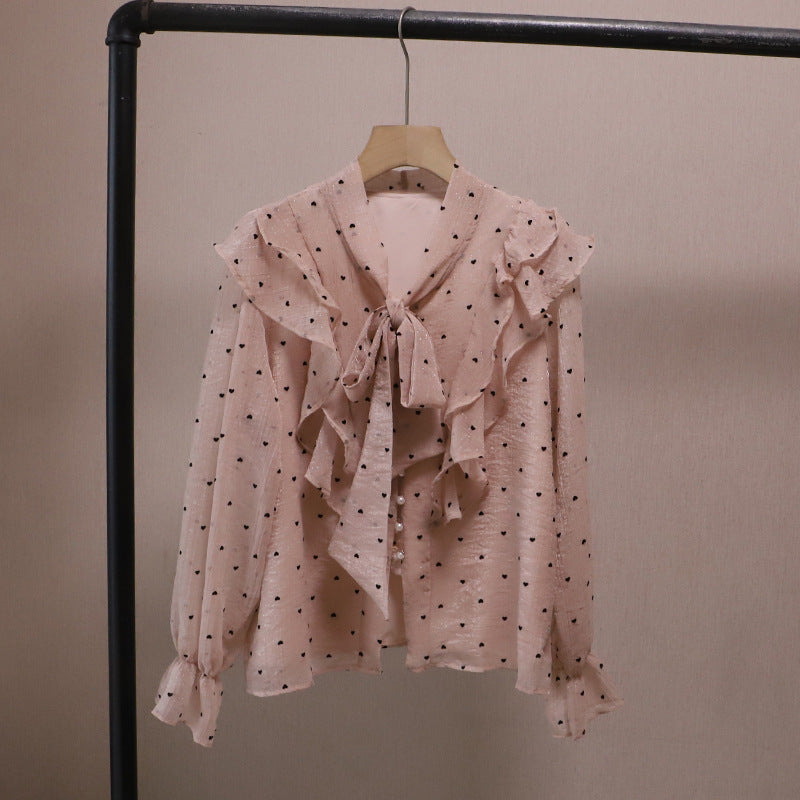 Blusa romántica con volantes, botones de perla y lazada