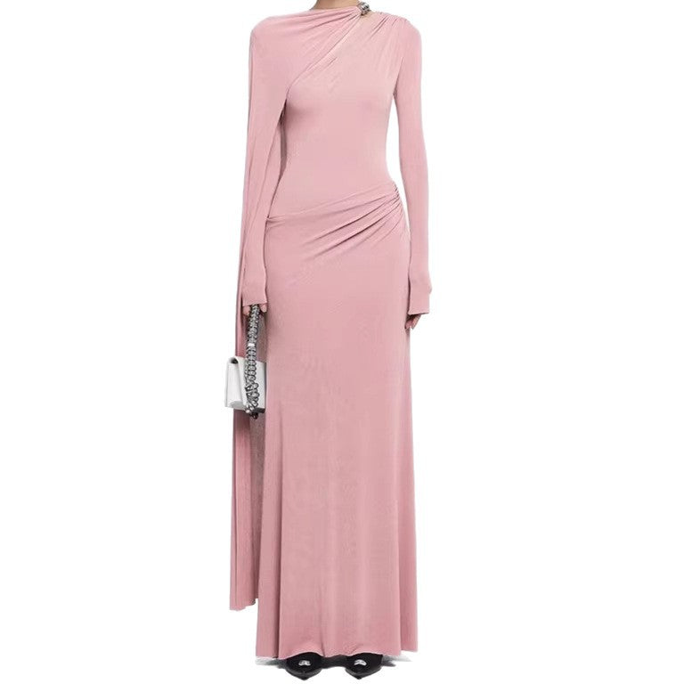 Vestido largo entallado de manga larga con escote asimétrico
