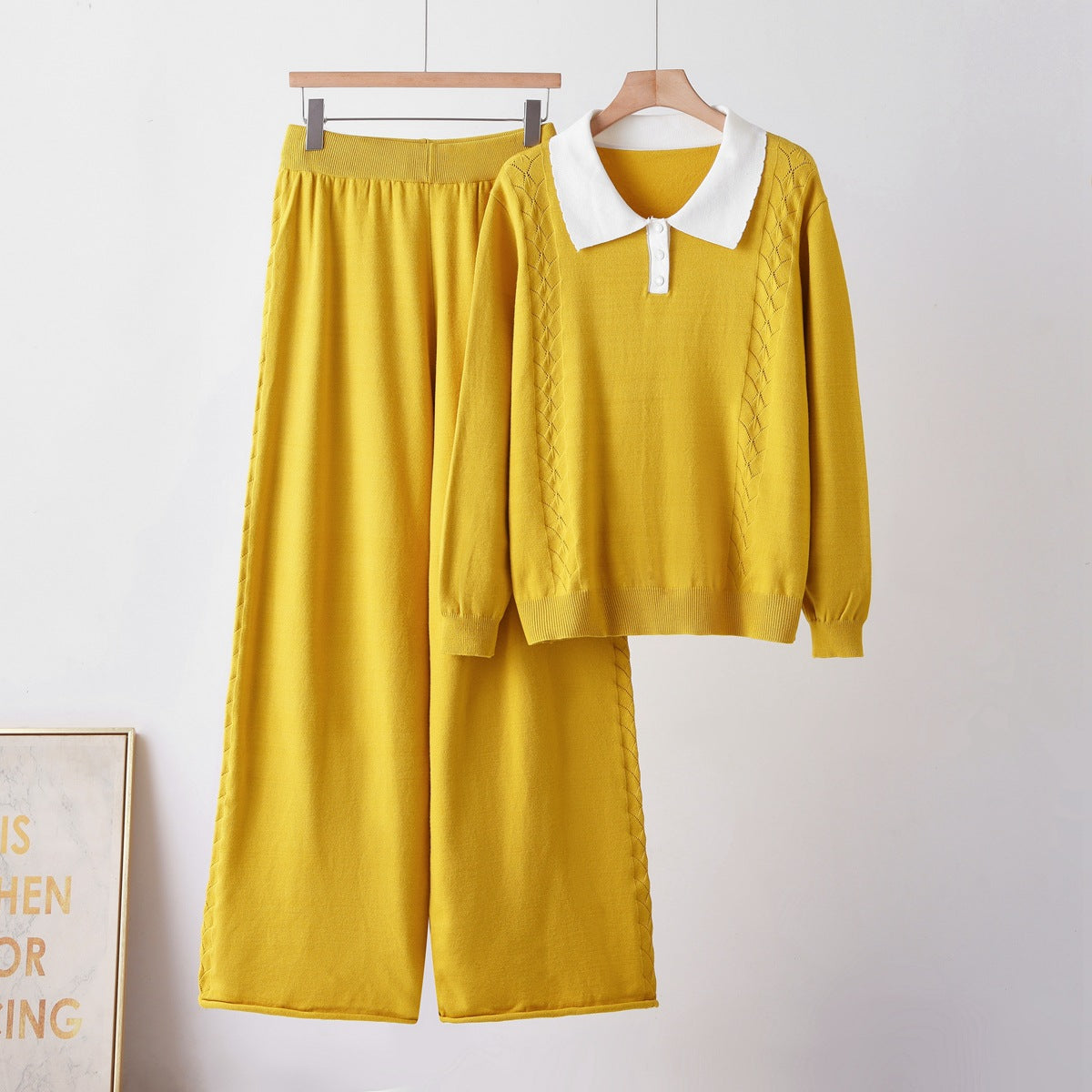 Conjunto de punto con jersey de cuello polo y pantalón ancho