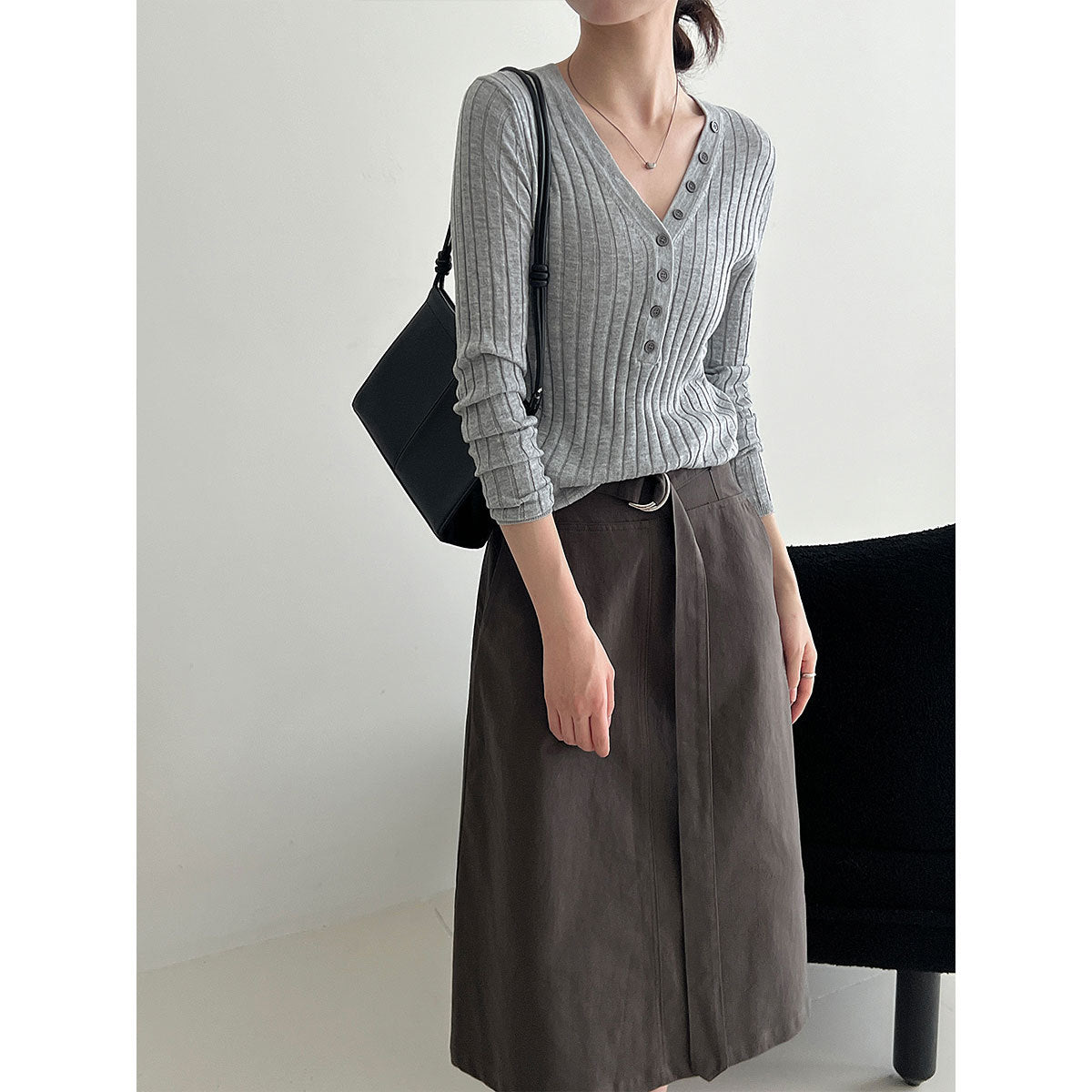 Falda midi minimalista de cintura alta con lazada