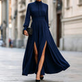 Vestido midi elegante de cuello alto, manga larga y doble abertura