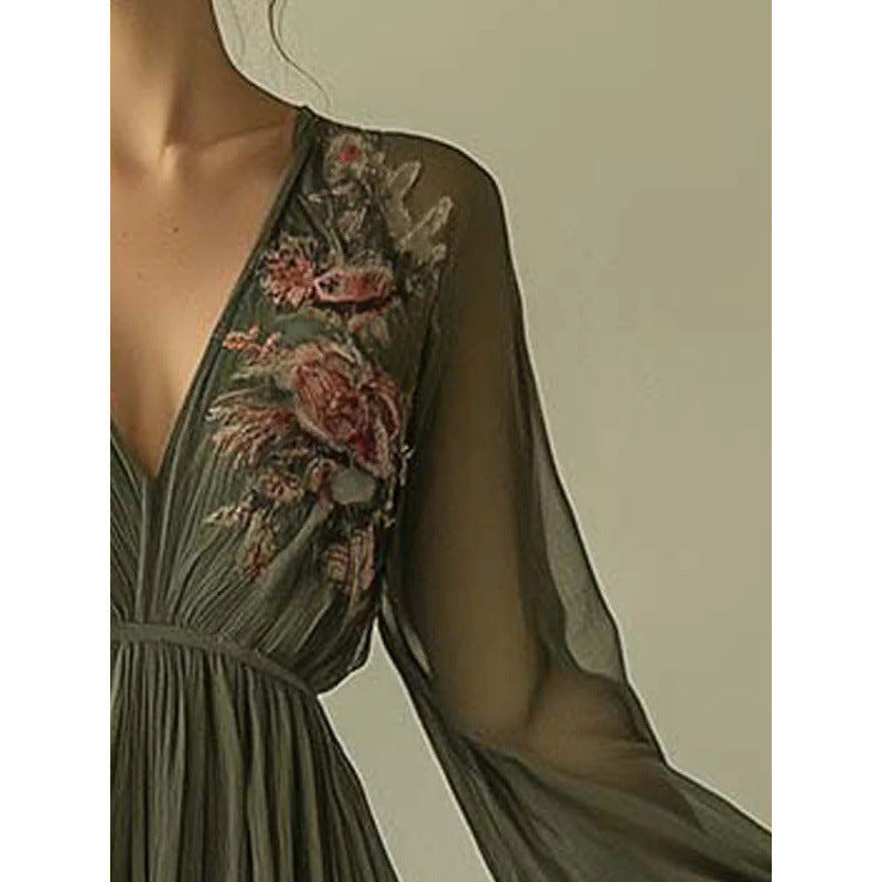 Vestido largo estampado de gasa con manga larga y escote en V