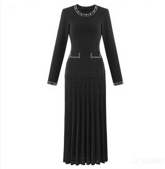 Vestido de punto plisado de manga larga con perlas