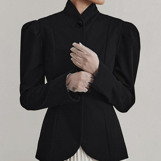 Abrigo elegante de entretiempo con mangas abullonadas