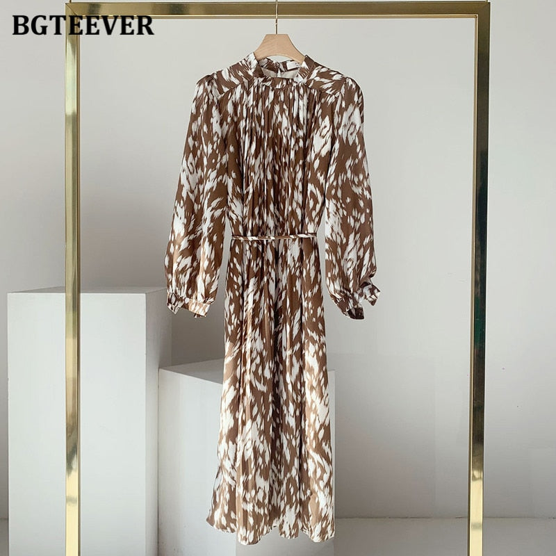 Vestido midi estampado de manga larga con cuello alto y lazada
