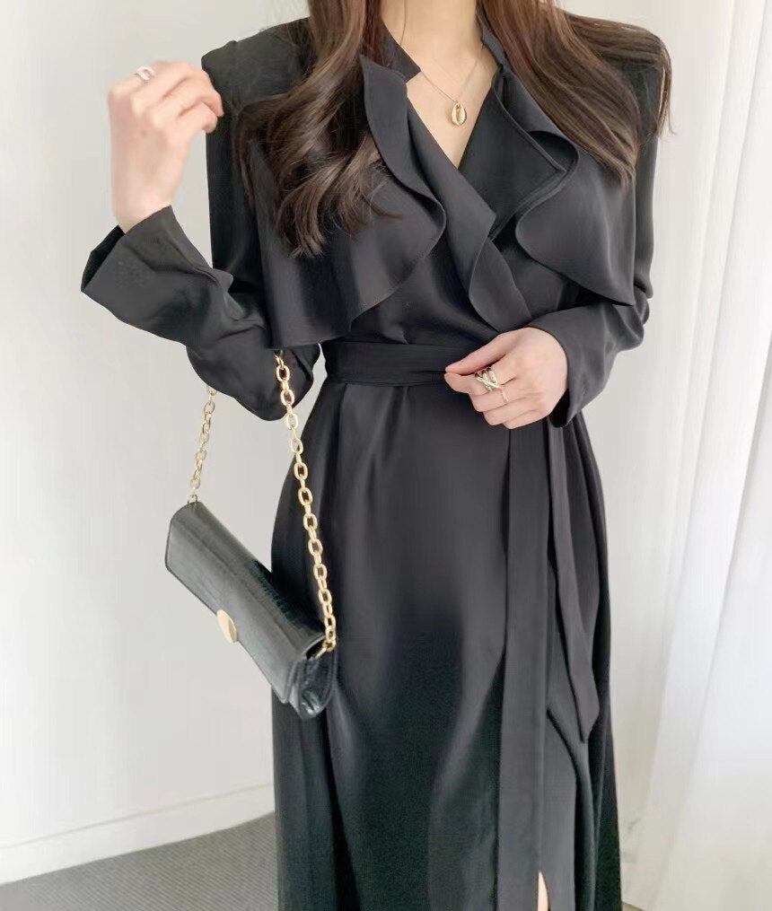 Vestido midi cruzado con volantes y lazada