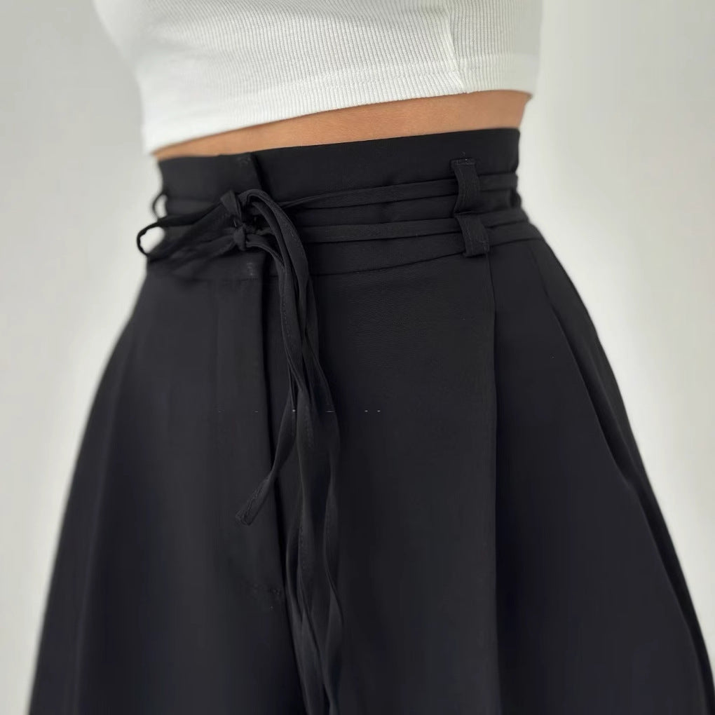 Pantalón recto de tiro alto con cinturón