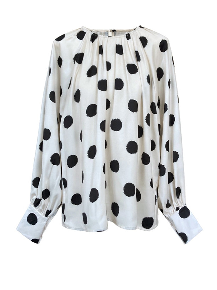 Blusa satinada de lunares con manga farol