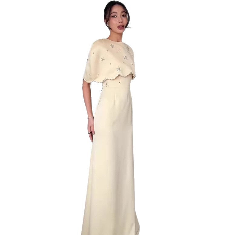 Vestido midi entallado de un hombro con manga tres cuartos