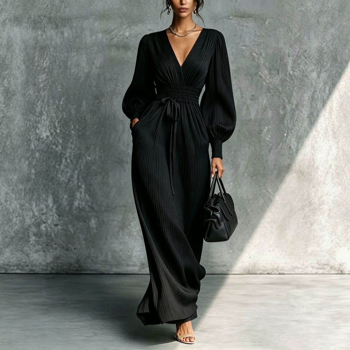 Vestido corto de manga larga con escote profundo en V
