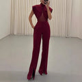 Conjunto burdeos de top de malla con cuello alto y pantalón con abertura