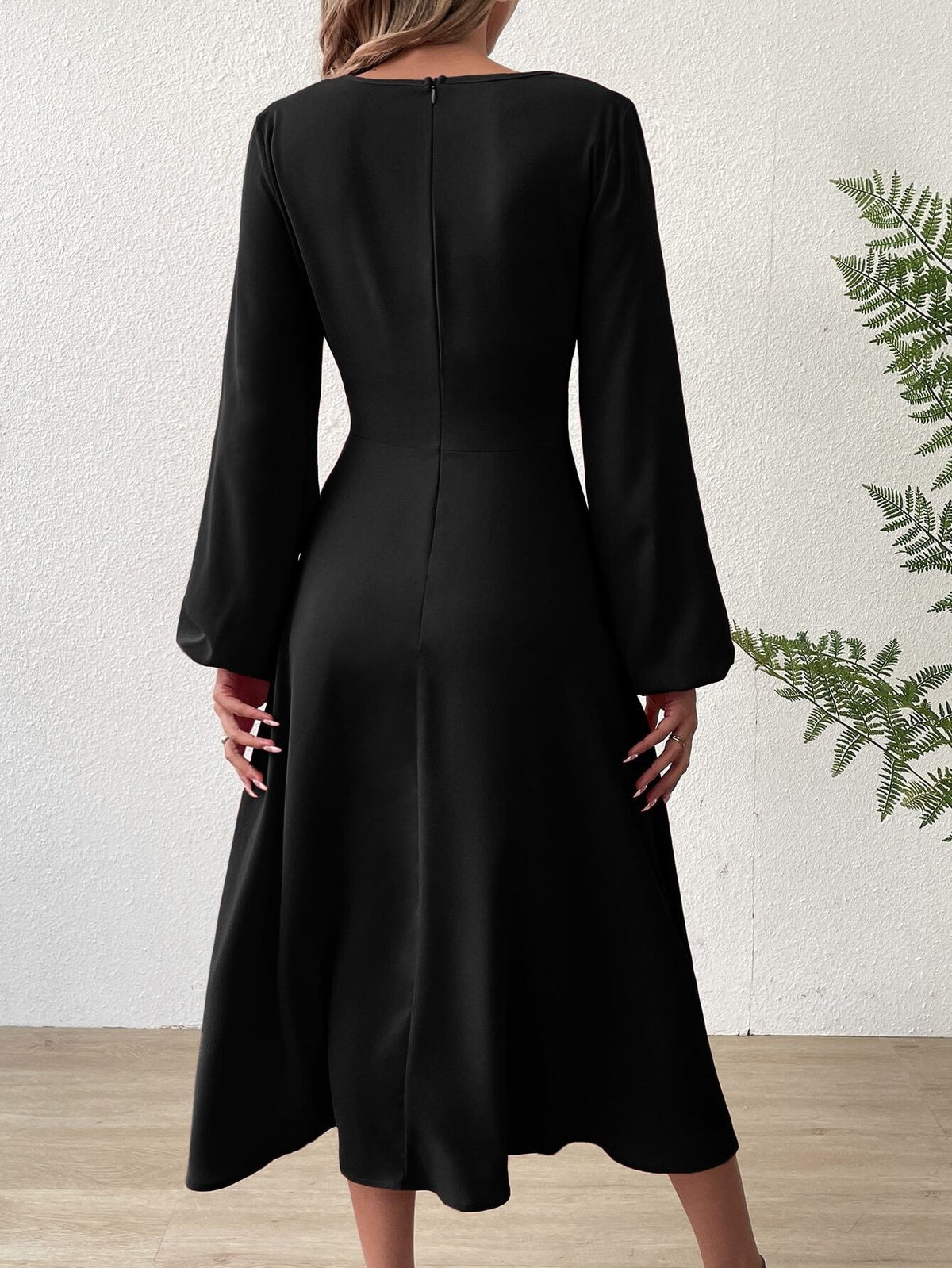 Vestido midi de estilo francés con escote en V y cintura alta