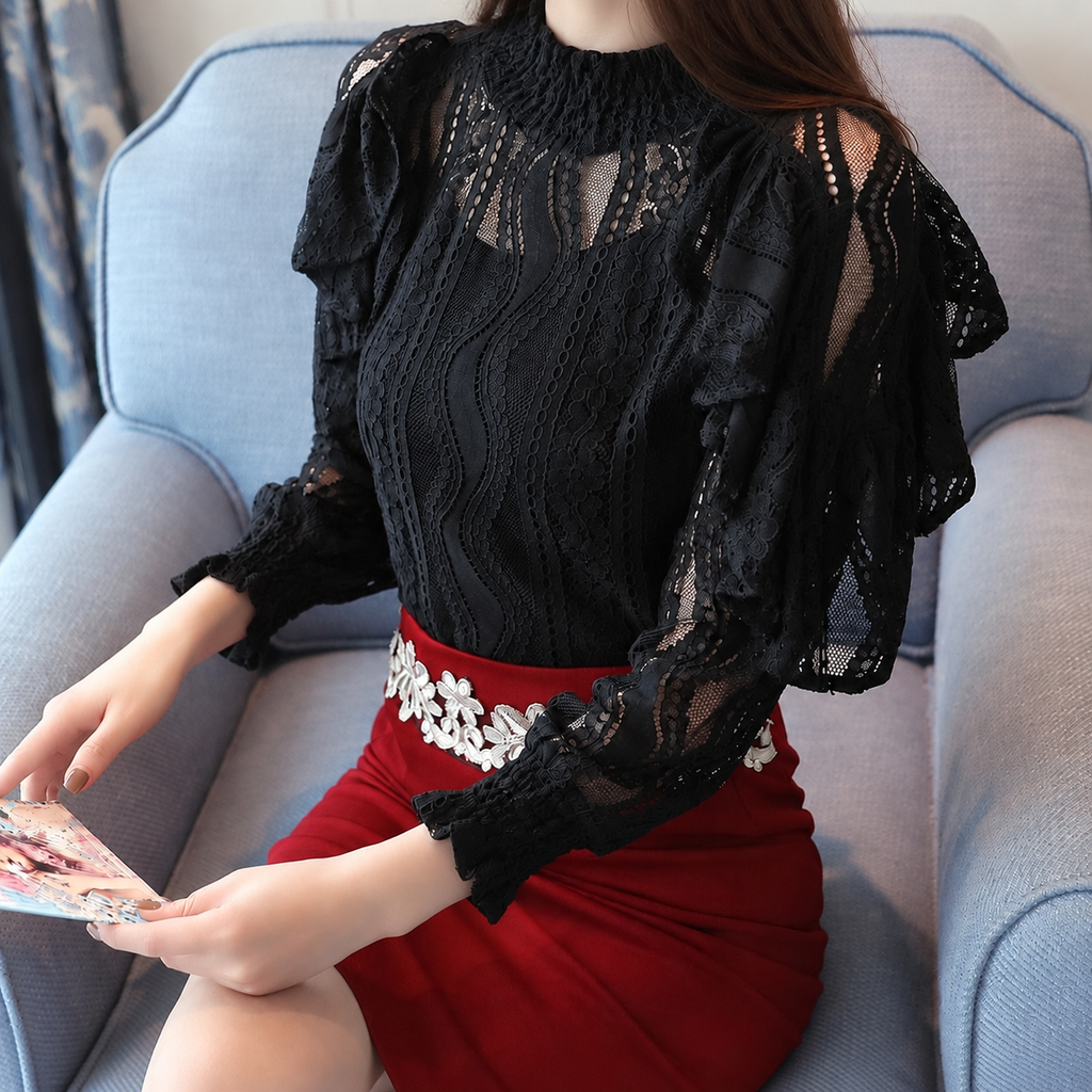 Blusa floral de encaje calado con volantes